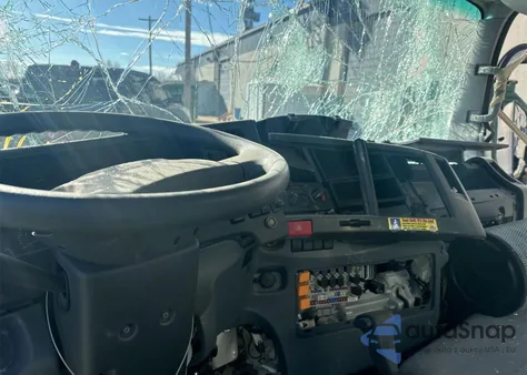 2020 Isuzu Npr z USA, uszkodzony, nr VIN 54DB4W1B1LS801170